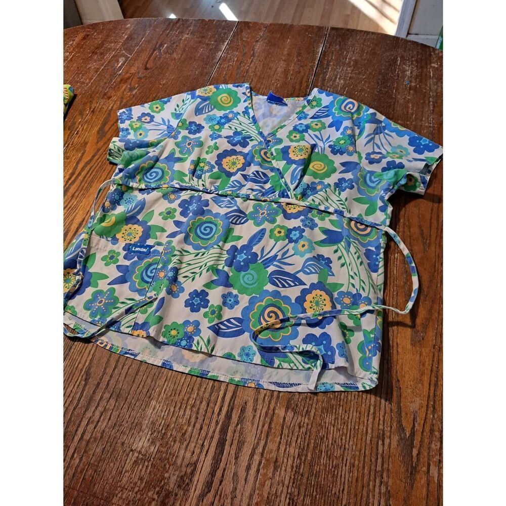Large Landau Tie Waist Short Sleeve VNeck Scrub Top Shirt Pocket Blue Floral